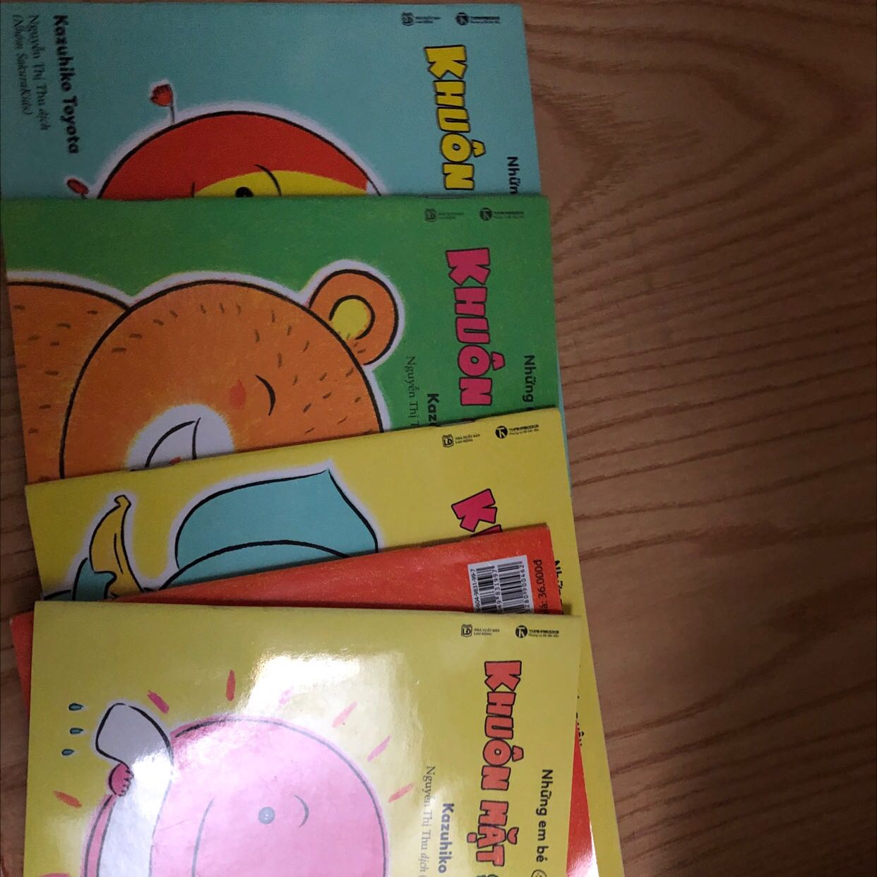 Bé nhà mình rất thích, bộ sách dễ thương, hình ảnh và câu từ ngộ nghĩnh