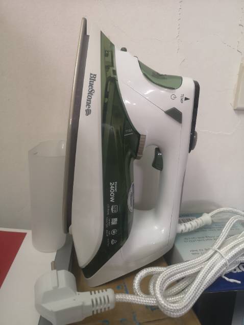 Ủi nhanh thẳng, hơi bắn ra tốt, có điều k kich hoạt bảo hành được. Mua giá tốt nên rất ưng. Độ bền thì dùng lâu mới đánh giá được. Nhưng hiện tại mình rất thích