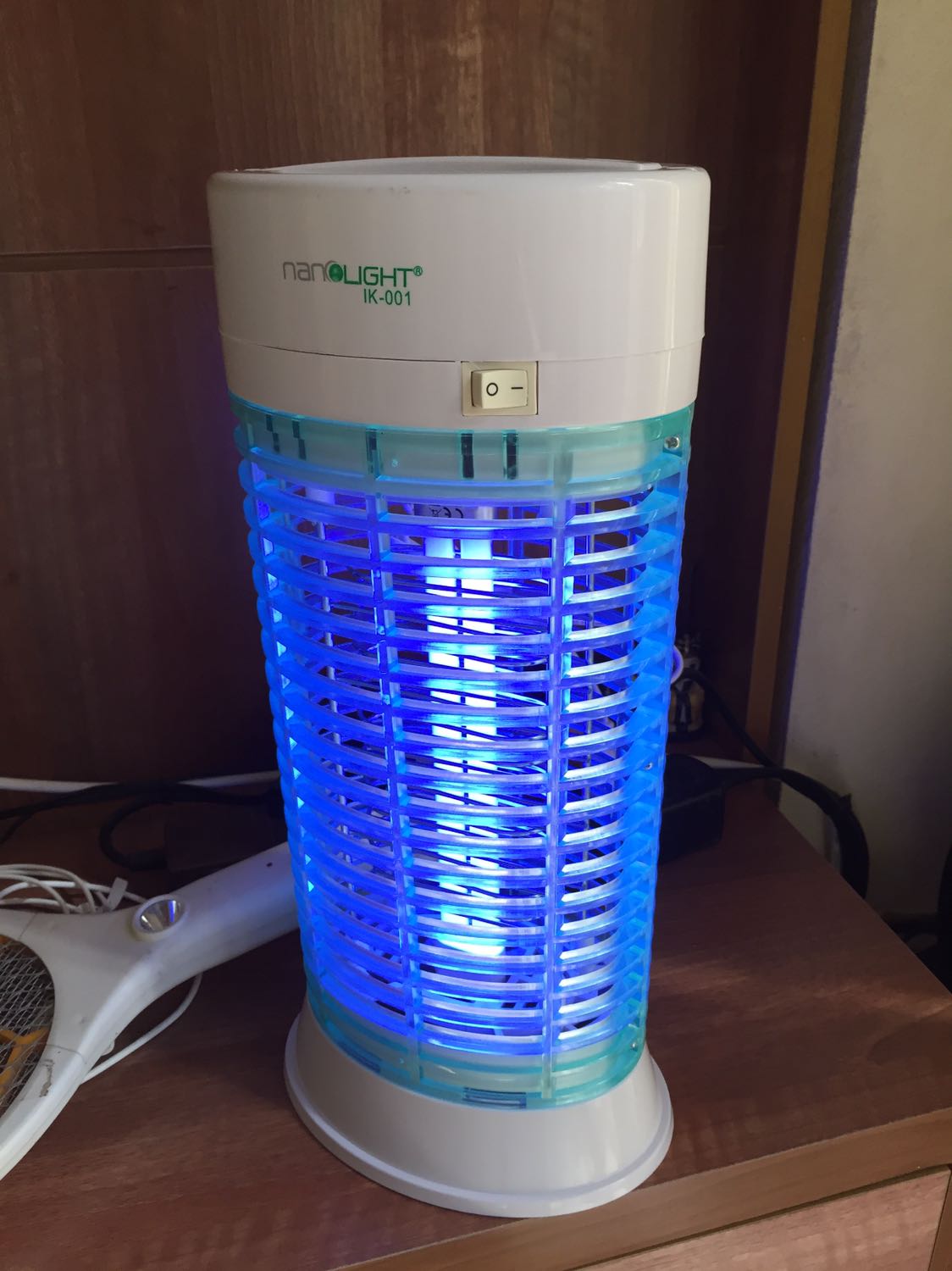 Tôi đã dùng loại này 5 năm và đây là cái thứ 3. Tôi hài lòng với chất lượng và hiệu quả bắt côn trùng