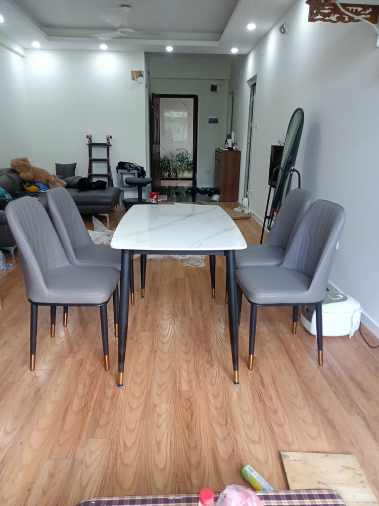 Bàn ghế đẹp đúng như hình . Giao hàng nhiệt tình 🥰