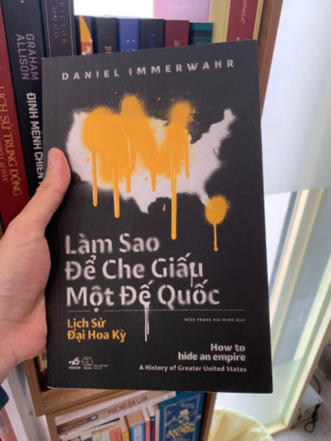 Một đâu sách cực hay, cách đưa ví dụ điển hình của tác giả khiến mình đi từ wow này tới wow khác. Cách để che giấu một đế quốc là "hãy trả tự do vật lý về cho các thuộc địa"
