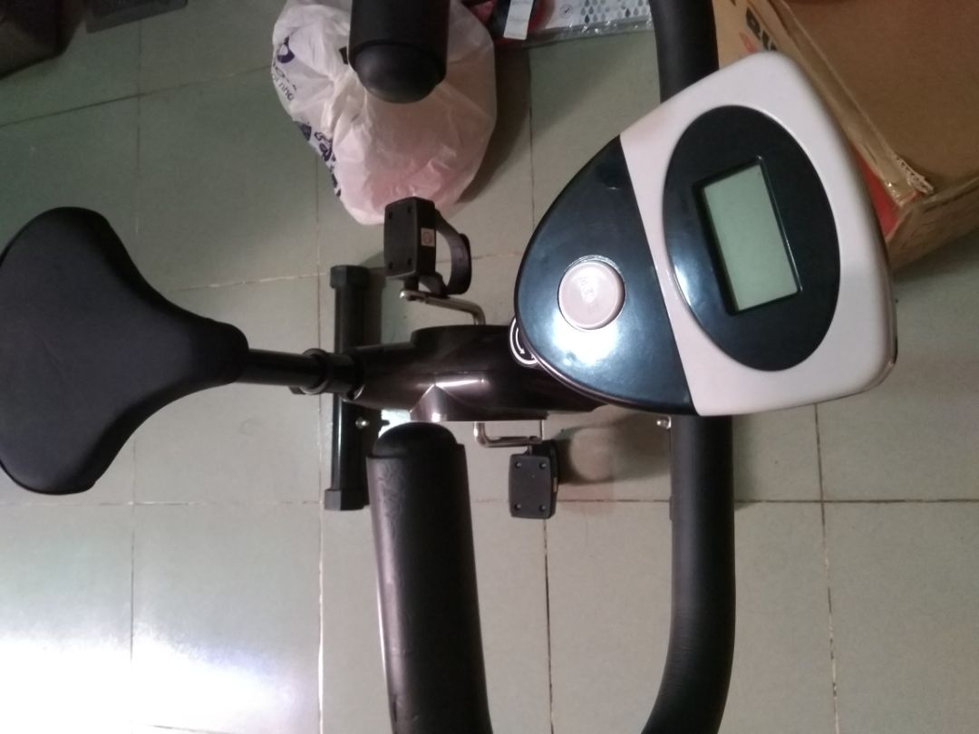 Xe rất dễ lắp ráp. Nhà bán cung cấp sẵn phụ tùng và có hướng dẫn để lắp ráp luôn. Sau khi lắp xong, xe gọn gàng không chiếm nhiều diện tích và khá đẹp mắt. Khung xe chịu lực tốt. Vì mùa dịch không ra ngoài được, mua chiếc này về tập tại nhà cho an toàn. Xe rất dễ lắp ráp. Nhà bán cung cấp sẵn phụ tùng và có hướng dẫn để lắp ráp luôn. Sau khi lắp xong, xe gọn gàng không chiếm nhiều diện tích và khá đẹp mắt. Khung xe chịu lực tốt. Vì mùa dịch không ra ngoài được, mua chiếc này về tập tại nhà cho an toàn.