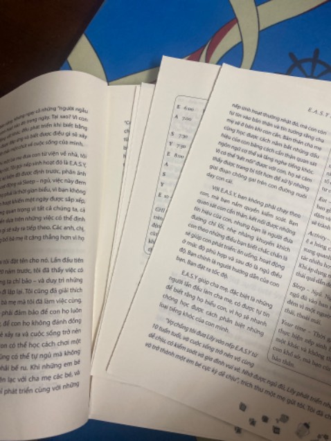 Sách đọc một thời gian thì bị bung ra như vầy. Mình mới mua chưa đầy 1 tháng. Đọc tới đâu bung tới đó. Rất là bất tiện