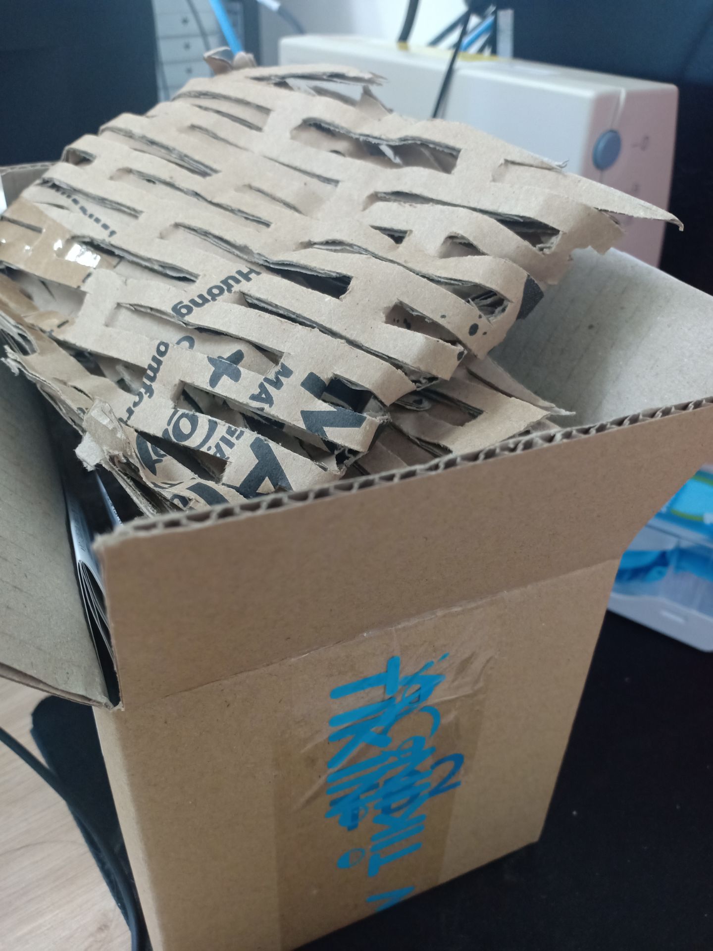 sản phẩm đúng như mô tả. mình chưa cho bé đeo nên chưa biết thế nào. sp đóng gói rất chắc chắn.