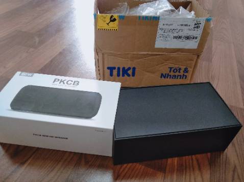 Đóng gói siêu đẹp, tưởng được tặng quà gì cơ. Loa cầm chắc tay, âm thanh khá tốt, vang, êm. Tầm này là quá ổn áp rùi