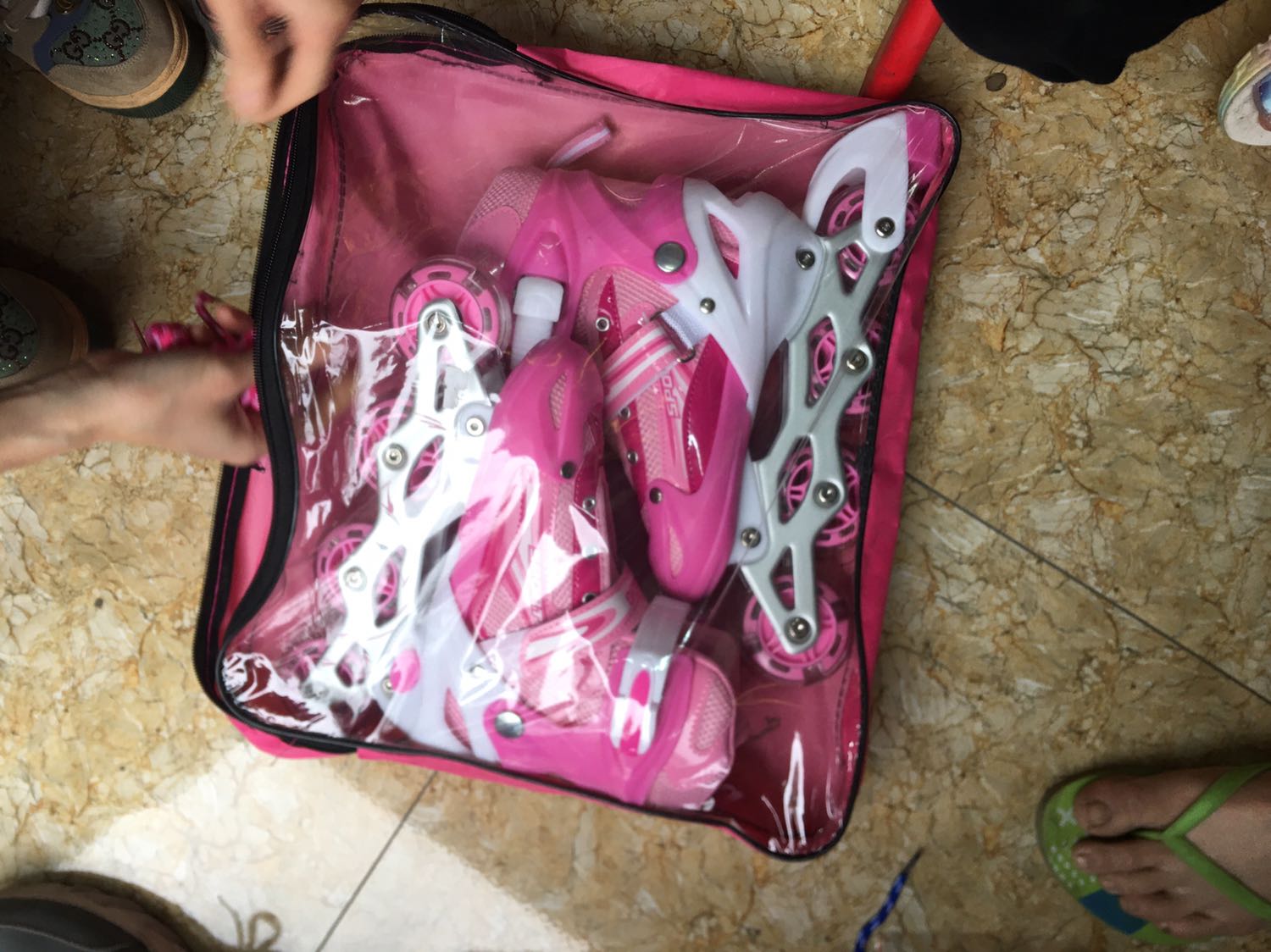 Hộp bút rấtđẹp nha shop đã mua lần 2 và thấy rất rất hài lòng luôn , sẽ còn ủng hộ shop dài dài