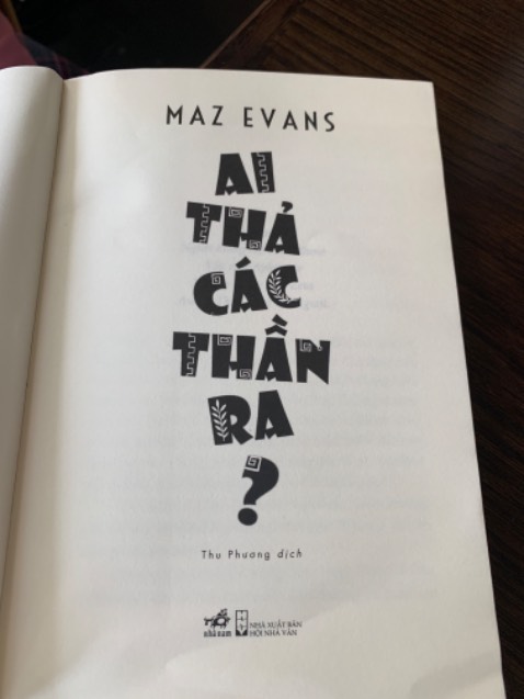 Sách bị nhăn ở góc dưới Tiki ơi, chắc do vận chuyển 😂