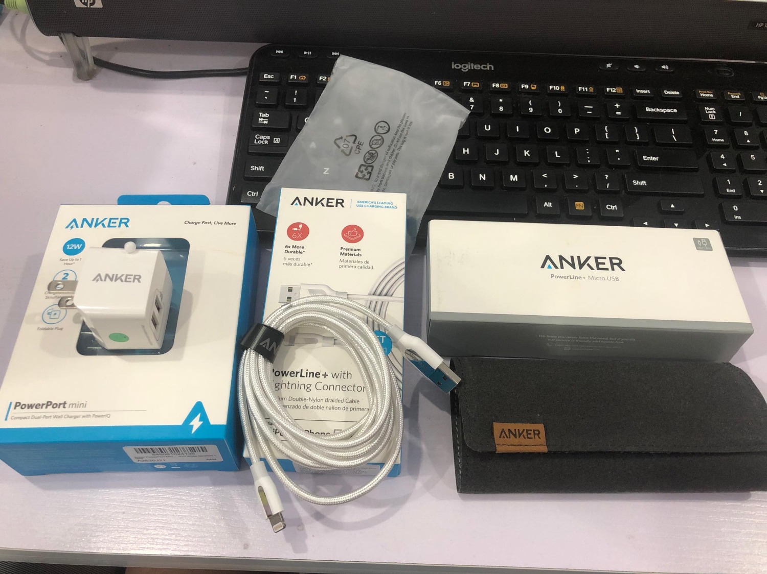 Đặt hàng chỉ sau 3h là đã có hàng,vì tôi sử dụng Tikinow, nhân viên giao hàng nhanh chóng,vui vẻ. Nói về sản phẩm ANKER thì phải nói là mẫu mã đẹp,xài tốt,từ đóng gói bao bì đến sản phẩm đẹp từng chi tiết,nên tôi tin dùng chọn mua cùng một lúc 3 sản phẩm nhứ ý,đặc biệt là có thêm một bao da bọc dây rất tinh tế,tăng phần giá trị sản phẩm thương hiệu.Thanks Tiki và gian hàng bán tốt