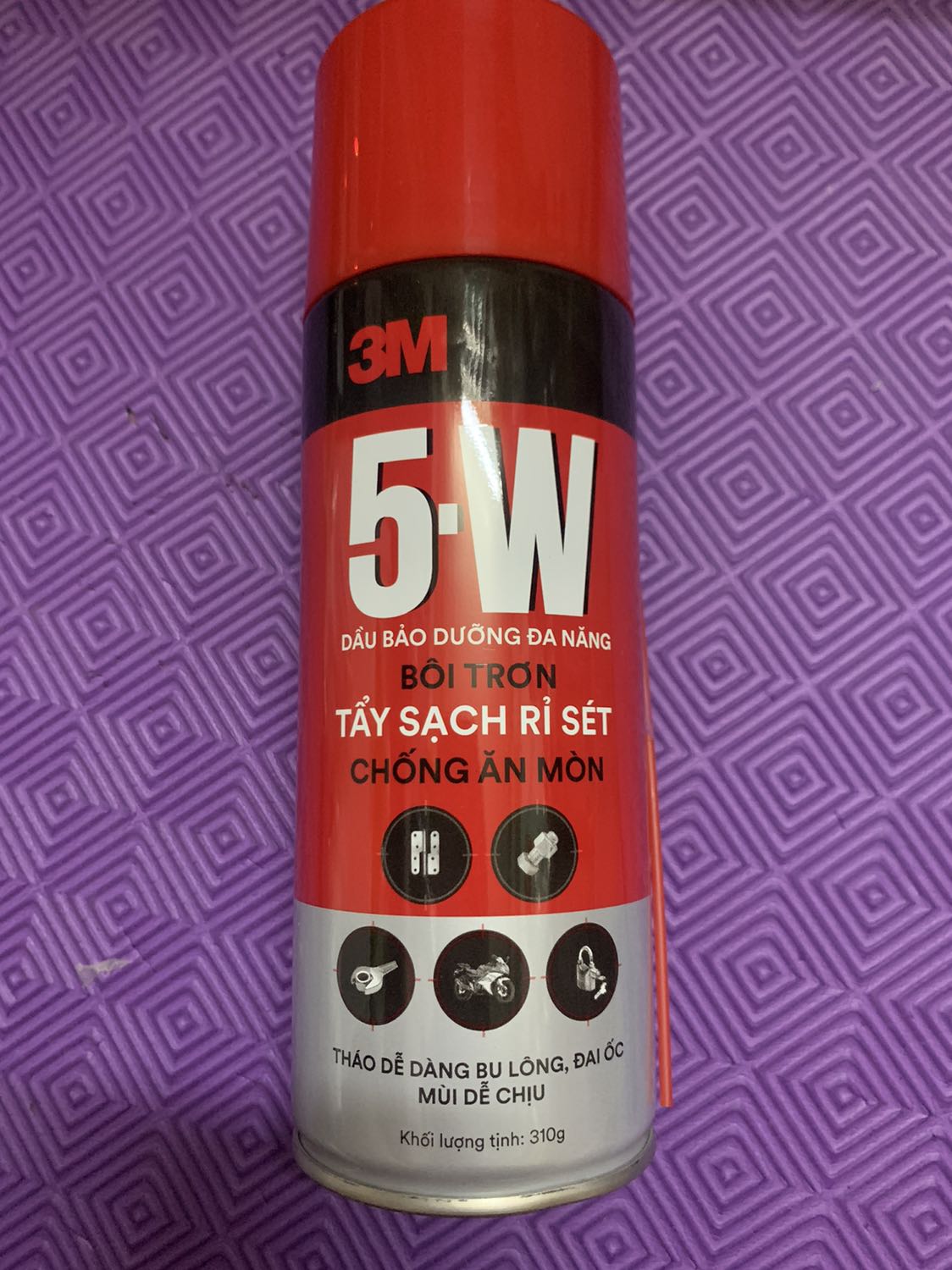 Mình mới nhận chưa sử dụng nên chưa biết ra sao. Để dùng rồi lên cmt review tiếp nhé. Trên chai có quấn kèm cái vòi xịt nhỏ nữa. Bữa mua cái hiệu khác mà ko có. Nhưng thương hiệu 3M là cty nổi tiếng chắc sp cũng ok