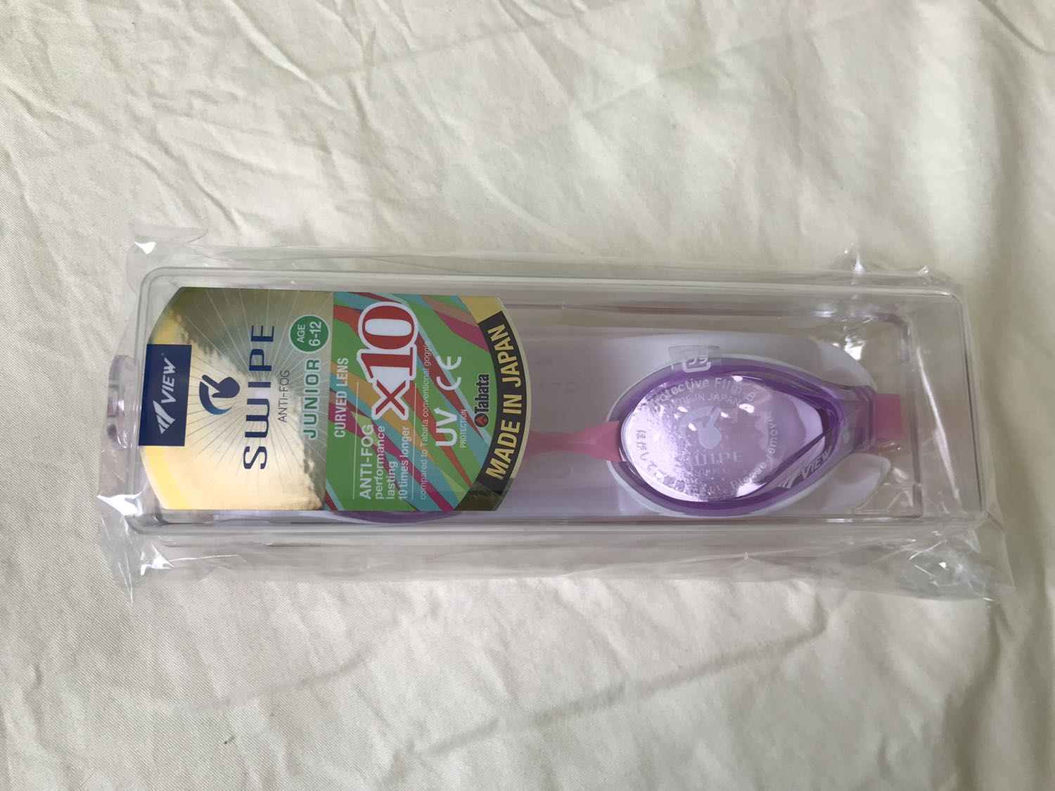 Kiếng bơi đẹp, dây đeo co giãn tốt, hợp cho trẻ em đeo. Hàng của View dùng ổn, có xuất xứ từ Nhật Bản, đảm bảo được chất lượng. Có miếng thay giữ 2 mắt (3 cái với đủ kích cỡ khác nhau).