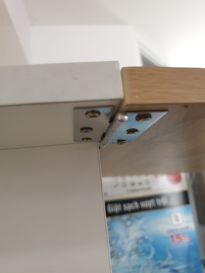 sản phẩm chắc chắn, nói chung khá hài lòng nhưng có 1 bản lề bị cong vênh làm cửa tủ ko mở ra được. vấn đề nhỏ có thể tự sửa được. tuy nhiên mong shop lần sau lắp sản phẩm thì kiểm tra cẩn thận