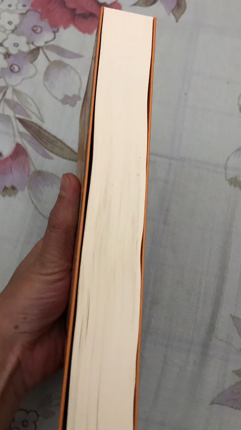 Giao nhanh. Sách mới nghe mùi giấy. Có bọc chống sốc. Lâu rồi mua k thấy bọc nhưng đợt vừa rồi có.. về nội dung thì k thể nào bằng tác phẩm đầu tay của jonas dc + hư cấu quá đà khi holger 1 lao từ trực thăng ở độ cao 600m xuóng đất, đập qua mái nhà rồi hạ cánh xuống hơn 5000 cái gối mà vẫn ok chỉ đau nhức sương sương.. từ 600m xuống đất thì 5000 chứ 5tr cái gối có lẽ cũng ngỏm.. so vs tp đầu tay thì chỉ dc 6/10. Nhưng xét về tổng quan thì truyện cũng khá ổn nên đọc :)