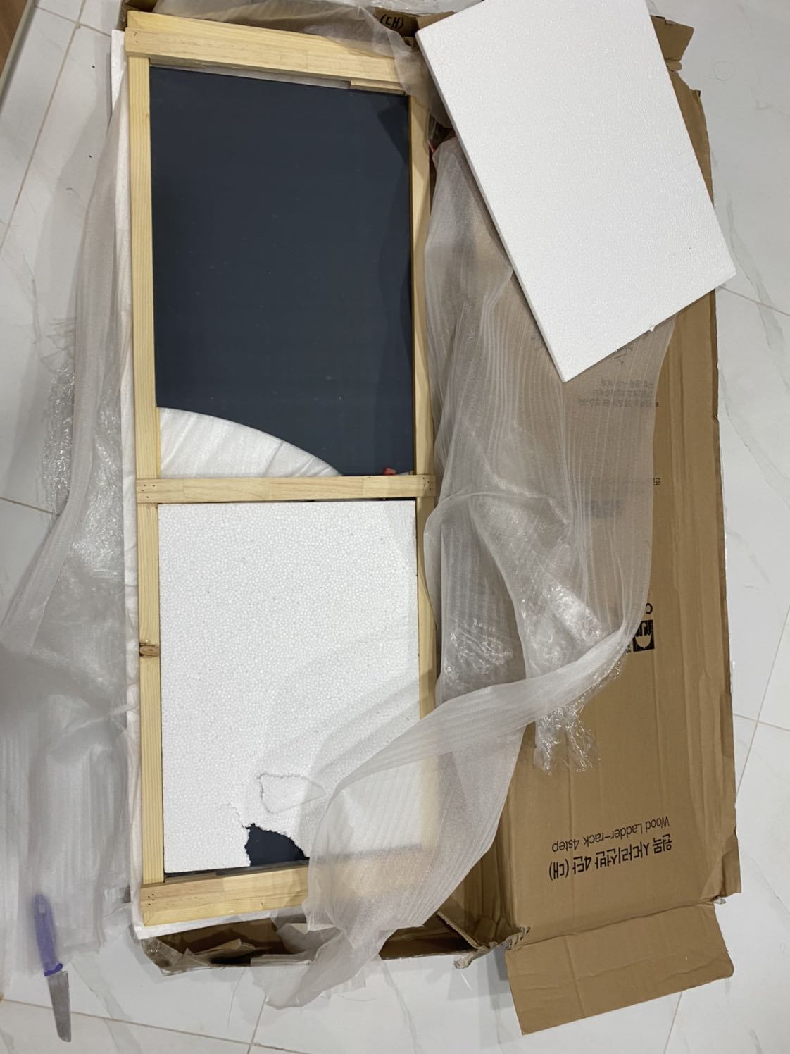 Hàng giao vỡ hết roi. Mong SHOP đổi và giao lại cẩn thận hơn