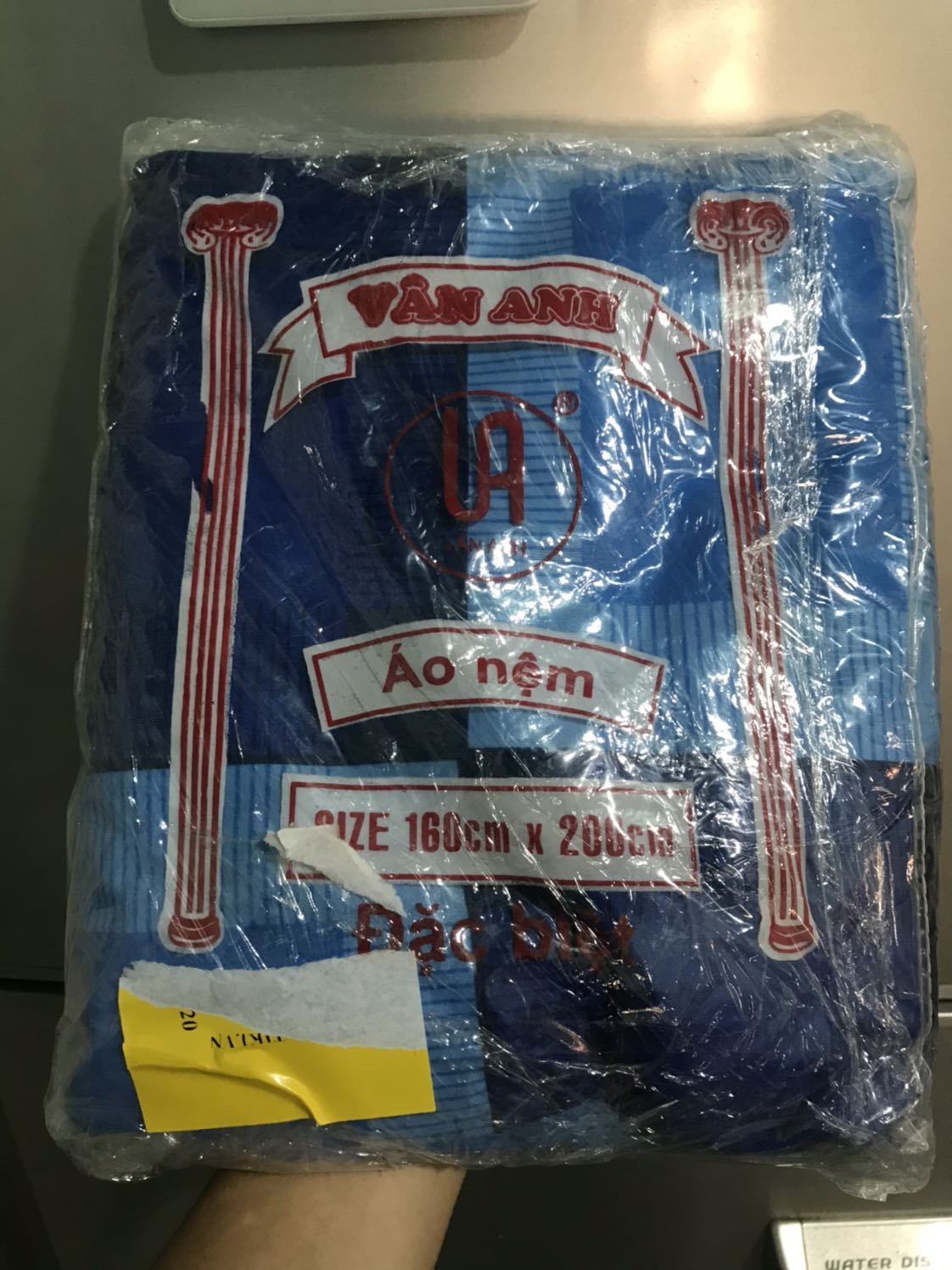 Mô tả sản phẩm là Thương hiệu Happy, bấm vào thì có nhiều sản phẩm gắn với thương hiệu này, mới quyết định mua, nhưng khi giao hàng thì là một cái tên khác.

160x2***k