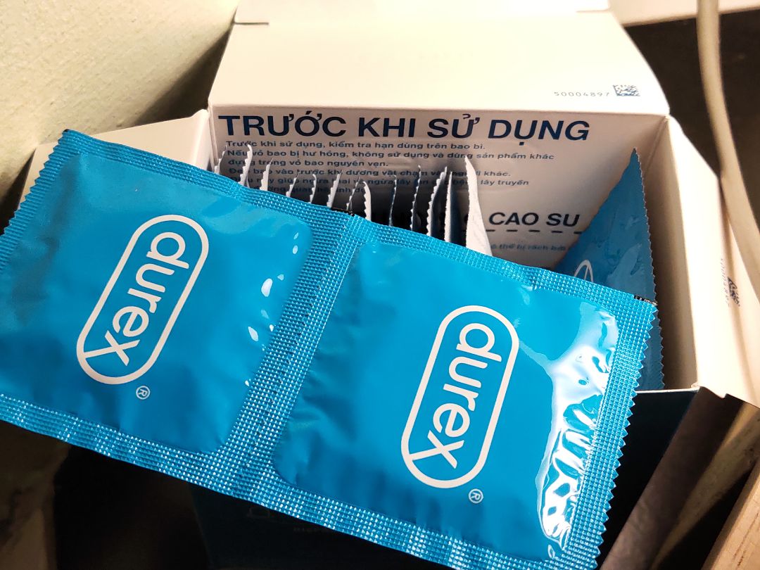 Hàng chính hãng chất lượng. Mình mua lúc sales nên giá cả khá phải chăng. Hộp 30 bao dư xăng mà xài dần dần :">