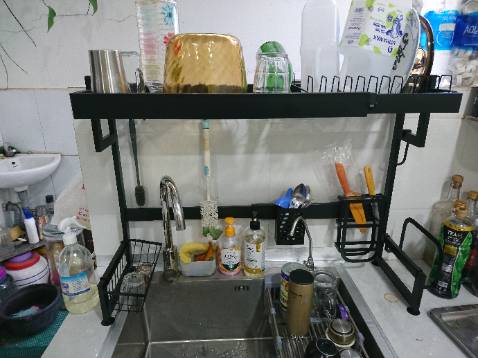 Kệ đẹp, chắc chắn, tùy chỉnh độ rộng (bề ngang) hợp lý. Tiện ích và thẩm mỹ. Chất liệu chỉ là thép sơn tỉnh điện, ko thể như inox ko tránh khỏi bị gỉ nếu đọng nước dài lâu, cần thời gian để kiểm chứng. Về giá cả, nếu mình hài lòng thì ko vấn đề gì.