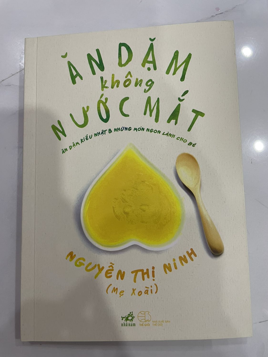 Nội dung dễ hiểu đơn giản, sách đẹp tất cả các trang đều là giấy bóng mịn. Các hình ảnh minh hoạ rõ ràng các mẹ ko biết nấu ăn cũng ko còn sợ nấu ăn nữa. Rất nên mua Nội dung dễ hiểu đơn giản, sách đẹp tất cả các trang đều là giấy bóng mịn. Các hình ảnh minh hoạ rõ ràng các mẹ ko biết nấu ăn cũng ko còn sợ nấu ăn nữa. Rất nên mua
