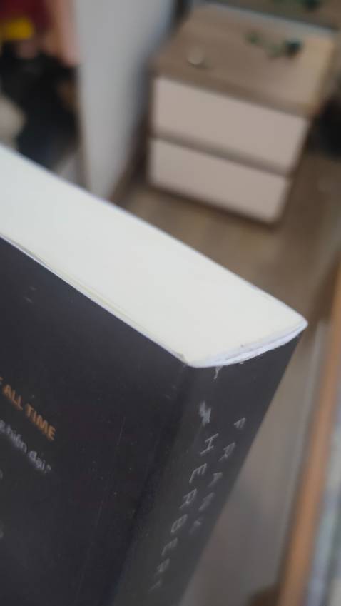 Bị hơi bong ở gáy sách mặc dù đóng gói có vẻ cẩn thận r