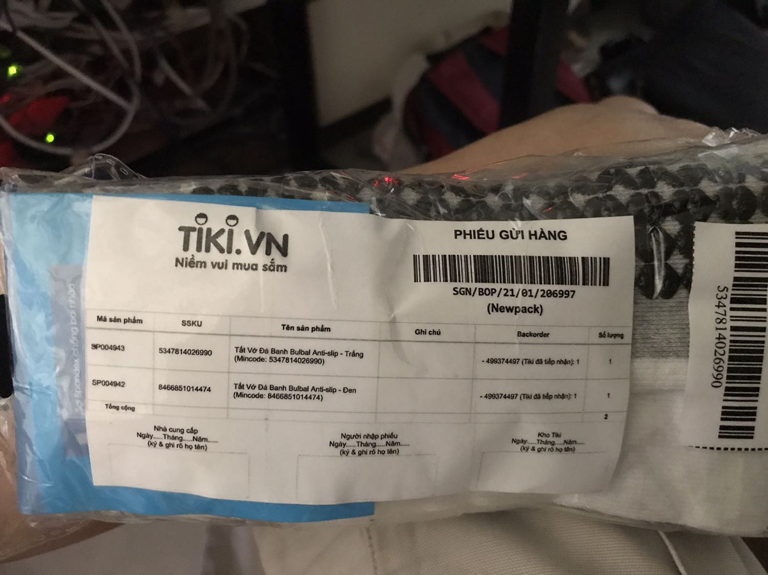 Sảm phẩm đúng chất lượng yêu cầu, tuy trể hẹn một ngày nhưng đang lúc dịch bệnh như thế này đã là tốt lắm rồi