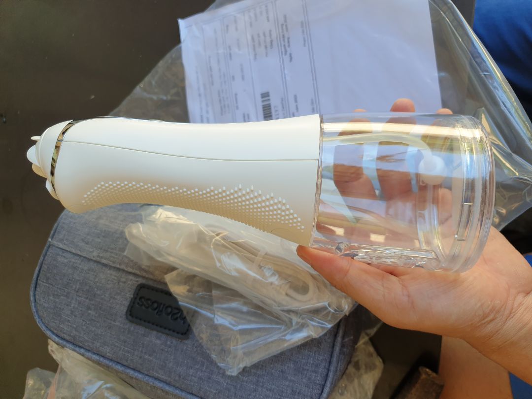 Vừa nhận hàng đem ra *** ngay, ban đầu chưa quen dùng nên hơi vướng. Sản phẩm đúng như mô tả. Dùng mức 1 mức 2 thấy cũng ok rồi. Tăng lên mức khác mạnh hơn, sẽ dùng thử các mức cao hơn khi quen dần. Sản phẩm có túi đựng mang đi khá tiện lợi. Các vật dụng đi kèm được đóng gói đầy đủ đúng như mô tả. Về độ bền chắc phải cần thêm thời gian mới có đánh giá chính xác. Nói chung rất hài lòng với sản phẩm và thời gian cũng như thái độ tốt khi giao hàng.