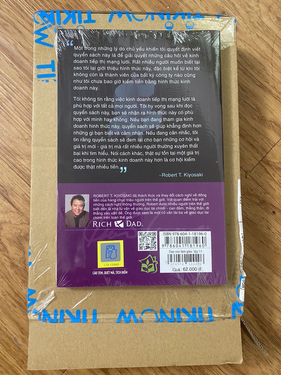 Giao hàng cực nhanh! Đóng gói cẩn thận. Sách còn nguyên seal cơ...