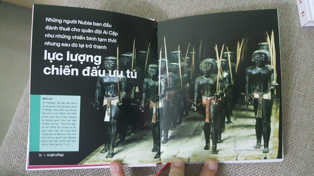 Nội dung về đất nước Ai Cập luôn là điểm ấn tượng, thế giới kỳ bí của tụi mình thưở nhỏ. Sách xuất sắc và phù hợp với nhiều loại tuổi. Mới đặt hôm qua mà hôm nay đã có, dịch vụ vận chuyển thật nhanh chóng. Cám ơn các bạn