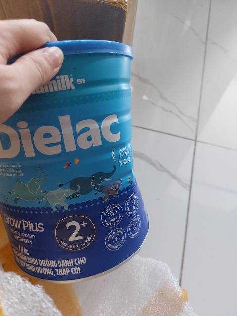 1 hộp sữa hơn 600k, đóng gói mấy lớp mà móp méo nặng thế này chứng tỏ cửa hàng cố tình bán sữa bị móp hộp cho khách online. 1 lần đầu tiên và cũng là cuối cùng mua hàng của shop nhé