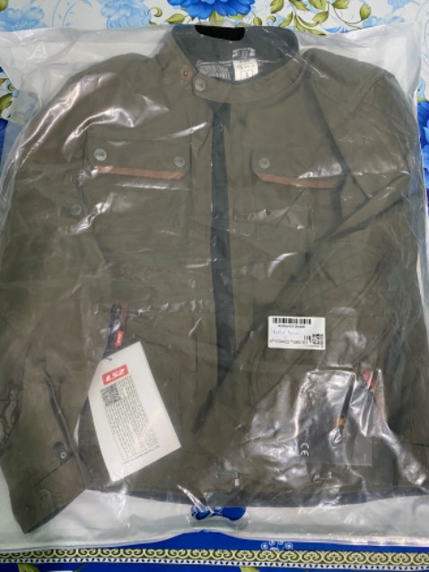 Shop đóng gói rất kỹ, được shop tư vấn size mặc vừa người ạ.