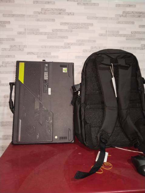 Kích thước không giống quảng cáo. Shop do nơi rộng nhất bỏ ko vừa máy tính xách tay. Buồn