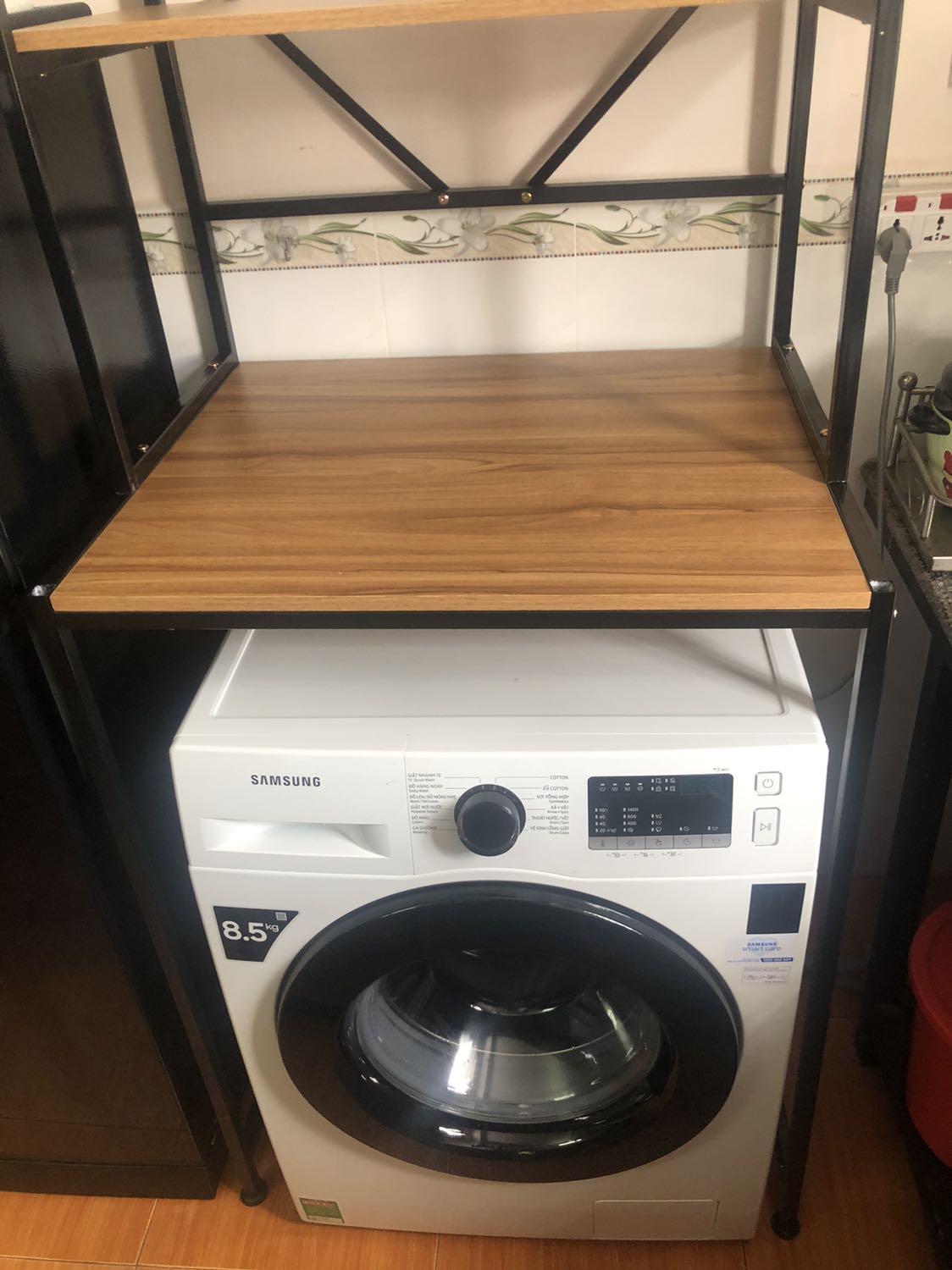 Kệ đẹp.chắc chắn.nhân viên lắp ráp cực kì chu đáo tận tâm.rất đáng tiền để mua.cực kì hài lòng với sản phẩm và thái độ phục vụ.cho shop 5 sao