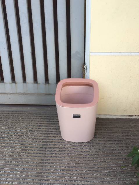 Tiki giao nhanh như điện, đóng gói cẩn thận, màu sắc trắng nhã vừa đẹp vừa sang trọng, rất tiện lợi và sạch sẽ, đáng đồng tiền bát gạo