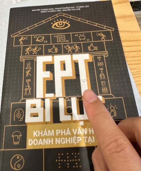 Sách mới nhưng rất bẩn và viền bị mủn có cảm giác sách dùng rồi