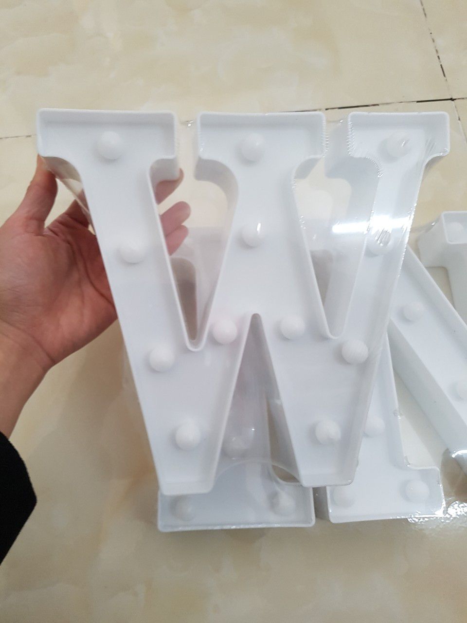 Hàng giống như quảng cáo. Chữ to, đẹp. Đóng gói cẩn thận mà giao hàng lại siêu nhanh. Rất đáng để mua