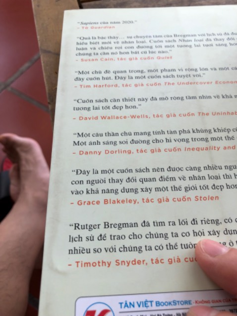 Bìa khá dơ, ko biết do đóng gói hay là sách cũ đã đọc rồi. Đóng gói cũng khá sơ sài. Đợt nhận sách này không mấy hài lòng.