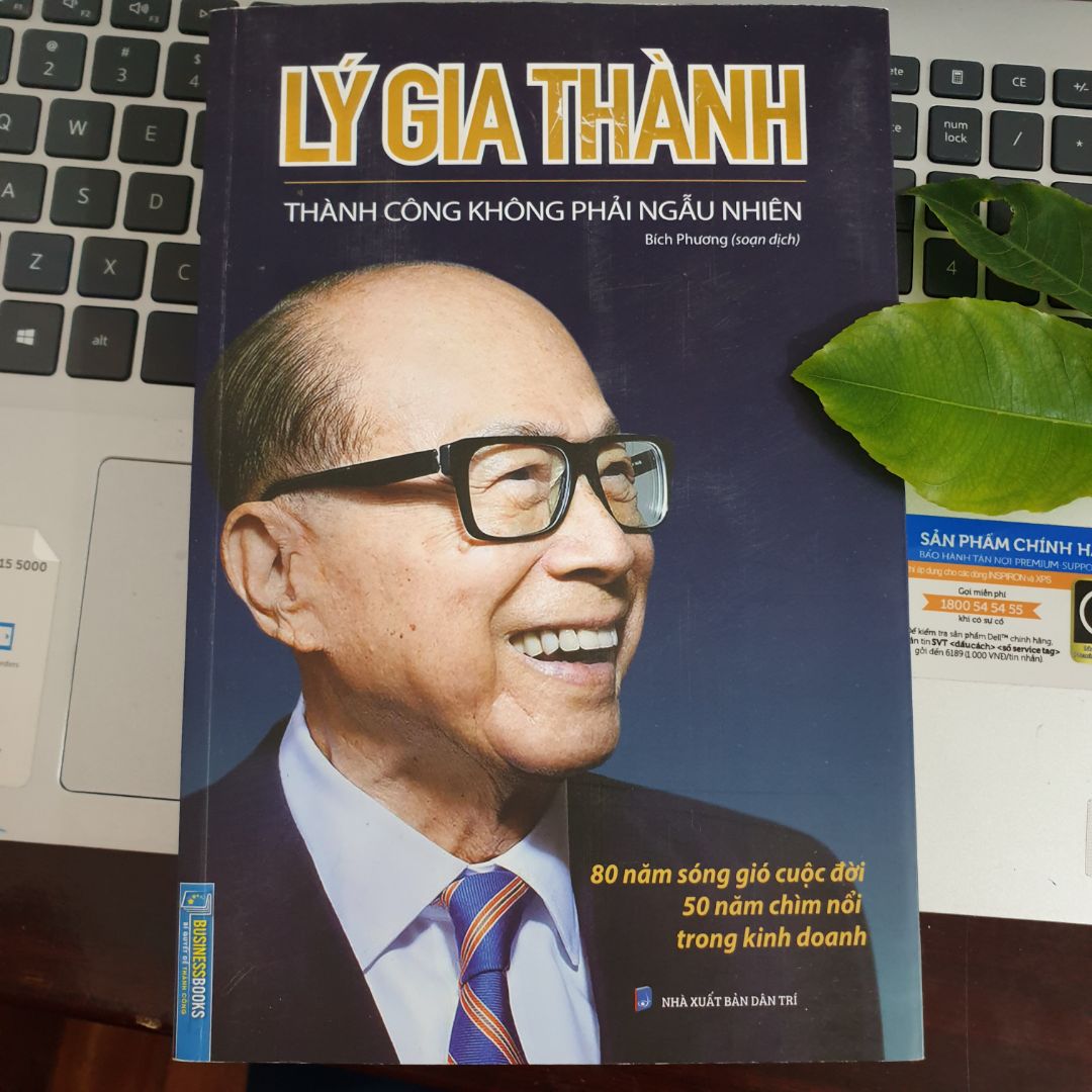 Một quyến sách nói về cuộc đời và sự nghiệp của ông Lý Gia Thành đầy ngưỡng mộ và nhiều bài học sâu sắc. Vượt lên những nghịch cảnh của số phận, bằng sự chăm chỉ, miệt mài và tư duy sắc bén đã đem đến cho ông những thành công vượt bậc. SÓng gió rồi sẽ qua nếu làm việc tuân thủ theo giá trị cốt lõi và lấy con người làm trung tâm. Mọi người sẽ tìm thấy nhiều bài học ý nghĩa và bổ ích, đặc biệt là các bạn trẻ đang trong giai đoạn khởi nghiệp, gây dựng tương lai cho mình.