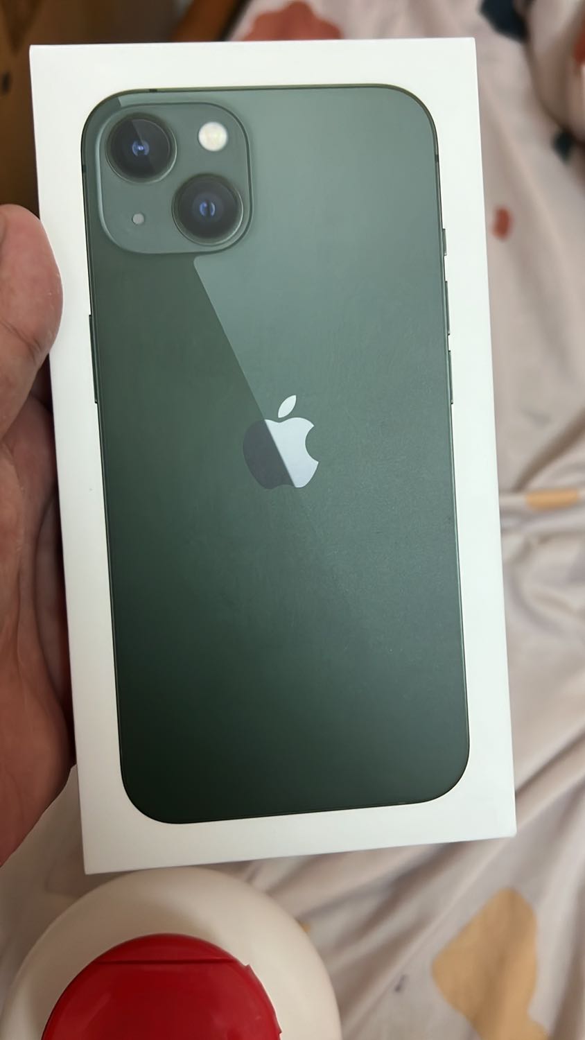 Giao rất nhanh trong sáng là đã nhận được. Hàng rất đẹp, màu xanh trầm nhìn đẹp lắm. Hàng nguyên seal luôn, máy ngoại hình nhìn qua thấy ổn, đẹp. Xài tầm vài ngày nữa mới biết nhưng ban đầu thấy ok rồi đó. Tiki đóng gói rất cẩn thận. Mình thấy rất hài lòng