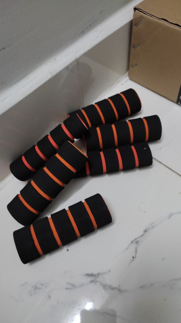 Giao hàng đúng hẹn, có tặng kèm bóp tay thể lực, sản phẩm xà đơn chắc chắn. 5 sao. 
nhân tiện, mình thấy các review kia ghi thiếu ốc và mình cũng bị thiếu 2 ốc C M6 x 12 (có thể mua rời ở tiệm đồ điện đượcnnha các bạn).