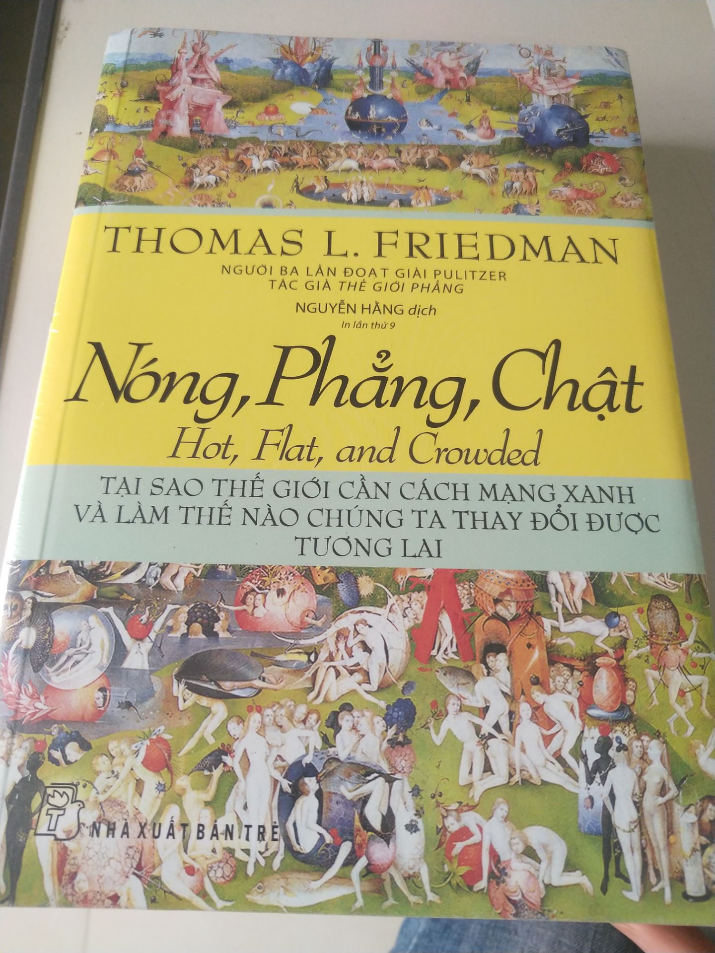 giao hàng nhanh, sách còn nguyên seal, hơi buồn vì là giấy sốp siêu nhẹ, rất ko thích loại giấy này vì dễ bị ố. nhưng là đặc sản sách của Trẻ rồi bt sao đc