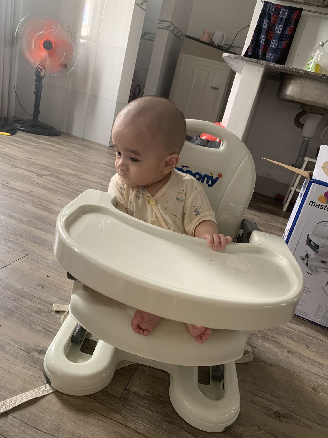 Rất ưng ý. Đóng gói chắc chắn. Con ngồi 1 nên không bị đổ. Giao hàng nhanh Rất ưng ý. Đóng gói chắc chắn. Con ngồi 1 nên không bị đổ. Giao hàng nhanh