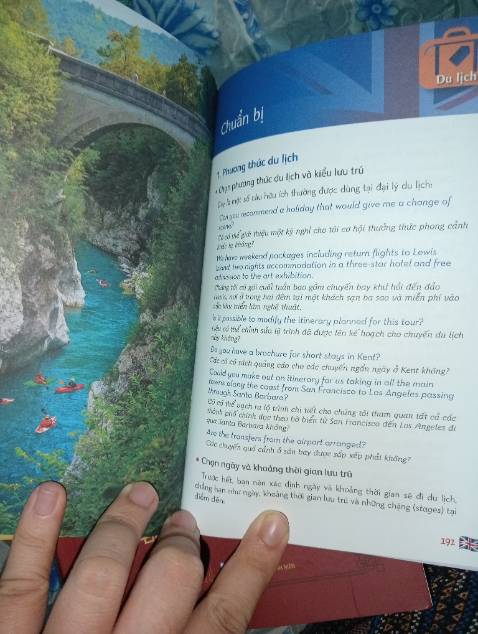 sách có hình ảnh, nội dung khá phong phú và gần với thực tế