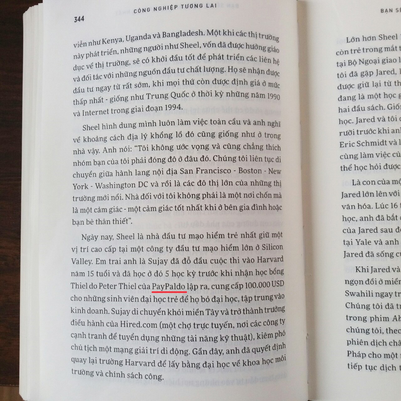 nếu đã đọc Homo Deus và 21 Lessons của Yuval Noah Harari rồi thì sẽ thấy cuốn này không có nhiều điểm mới mẻ. Bản dịch nhiều từ khá thô, VD "control freak" dịch là "kiểm soát quái gở" nghe rất kỳ cục, có thể dịch là "kiểm soát toàn diện" hoặc kiểm soát triệt để", chưa kể đánh máy lỗi khá nhiều chỗ.