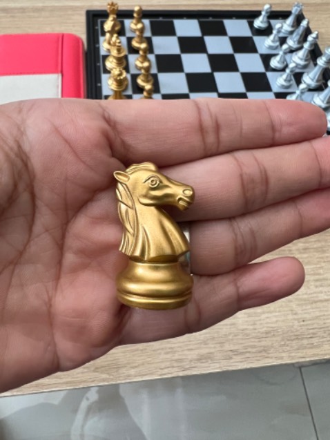 Chờ nhận hàng cũng hồi hộp vì thấy *** shop khác bi chê nhận hàng k đúng thực tế. Nhưng nhận được rồi thì hơn mong đợi. Bàn cờ nhìn đẹp và chắc chắn lắm. Bé bé xinh xinh thôi nhưng đẹp. Noi chung là rất ưng. Ưng từ cái bàn đến các quân cờ. Nhận hàng cũng nhanh. Đáng mua nha mn. Chờ nhận hàng cũng hồi hộp vì thấy *** shop khác bi chê nhận hàng k đúng thực tế. Nhưng nhận được rồi thì hơn mong đợi. Bàn cờ nhìn đẹp và chắc chắn lắm. Bé bé xinh xinh thôi nhưng đẹp. Noi chung là rất ưng. Ưng từ cái bàn đến các quân cờ. Nhận hàng cũng nhanh. Đáng mua nha mn.