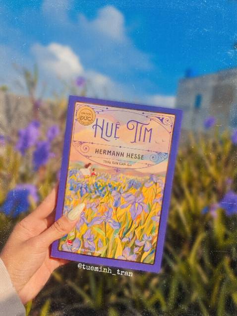 -Văn phong mượt mà, giàu chất thơ.
-Nhưng cảm giác thông điệp của mỗi câu chuyện không rõ ràng. Tư duy của tác giả hướng đến cái đẹp hơn là giá trị toàn vẹn chân thiện mĩ theo motif cổ tích thông thường.
-Nhân vật trong tập truyện này đều là nam giới.
-Huệ Tím là câu chuyện giàu chất thơ nhất
 Nhưng nội dung của nó cũng khó hiểu nhất.