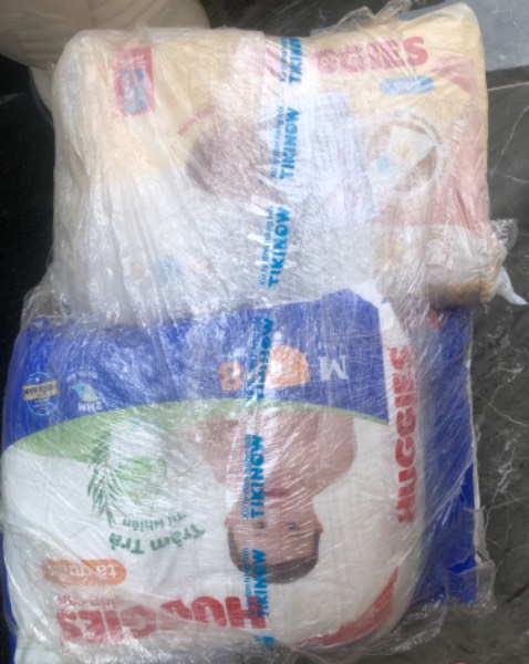 Shipper vui vẻ nhiệt tình nhưng shop đóng gói hàng quá ẩu, bt mình mua hàng shop đóng thùng đẹp chắc chắn lần này mua nhiều mà gói hàng quá ẩu