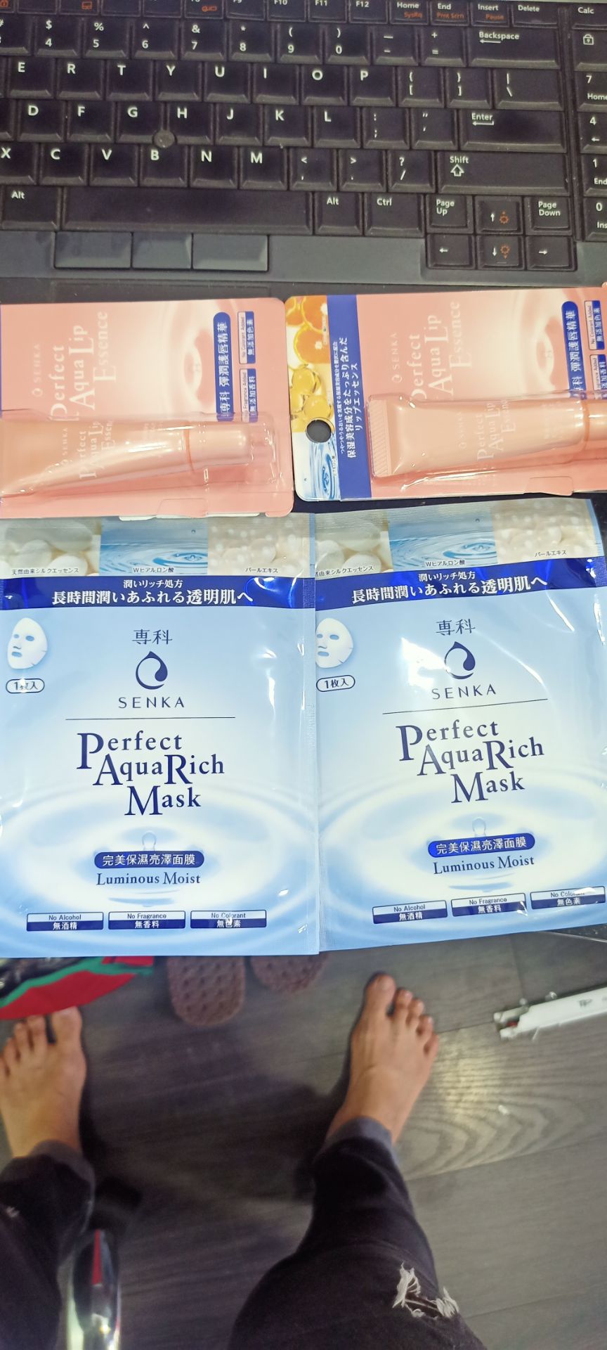 Cảm ơn shop giao hàng nhanh , Son dưỡng môi rất tốt, thật sự rất hài lòng về shop , son đúng hàng chính hãng, dưỡng môi tốt thoa lên môi một chút xíu mà môi mềm mịn rất thoải mái sẽ tiếp tục ủng hộ các sản phẩm của shop