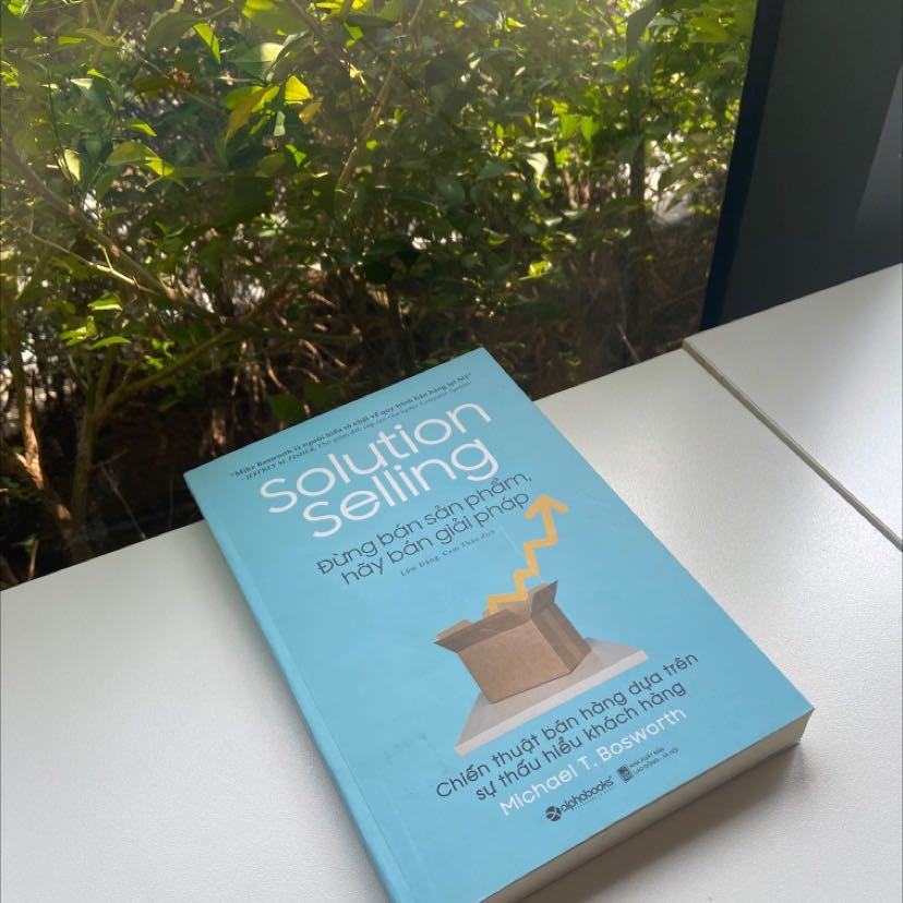 Sách hay nhưng không mới lắm. Có vết kẹp chặt.