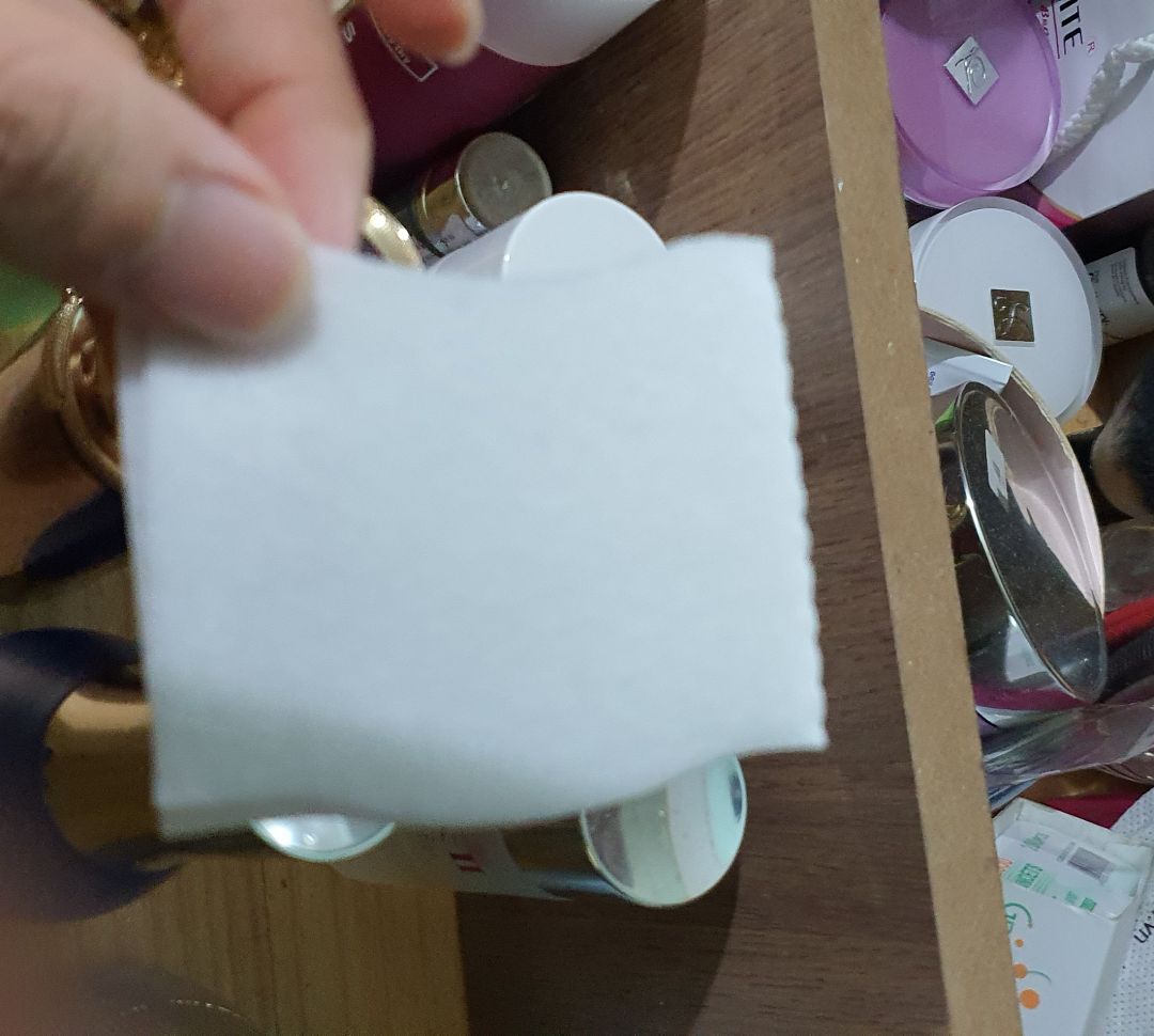 loại này dùng để lau toner ok. mỏng nhẹ ko hao nước hoa hồng. đợt mua sale cũng rẻ nên mua nhiều để xài