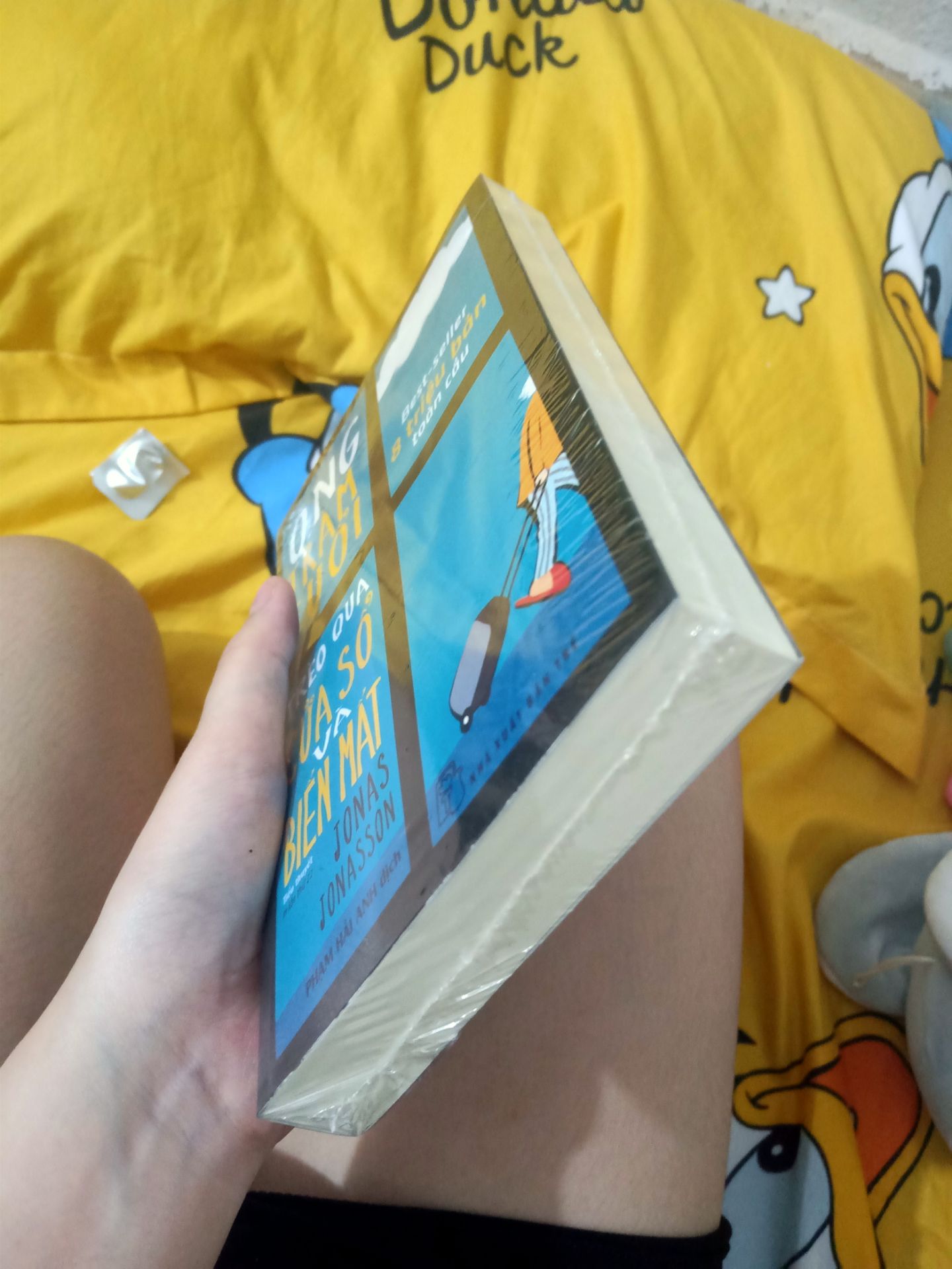 mua nhiều lần trên tiki r nhưng đây là lần đầu mà sách bọc kỹ ,mới mà chẳng hề có vết trầy hay móp góc gì...hơn nữa cuốn này mình mua với giá 0đ vì trúng vòng quay lucky...:)) mn cứ tích cực chơi vận may sẽ tới...:))
p/s mình không đánh giá nội dung vì mỗi người một ý..すごい