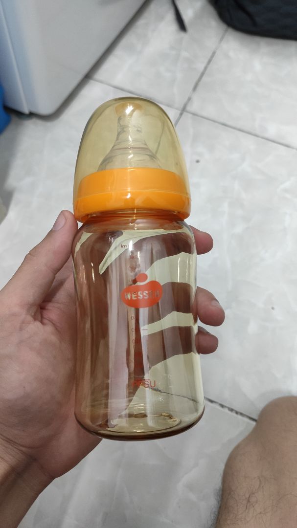 Bình đẹp chấn chắn, núm ti mềm, giao hàng cũng nhanh nữa, rất đáng mua.