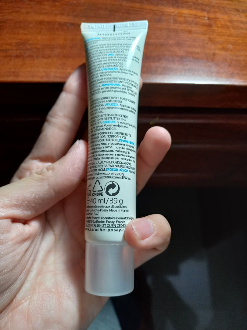 Trị mụn và trị thâm tốt, thích hợp cho mọi lịai da nhưng tốt nhất vẫn là cho da dầu. 1 tuýt kem mình xài khá lâu do chăm sóc da mặt kĩ nên lâu lâu mới có 1 cái mụn, bôi vào vài ngày là xẹp